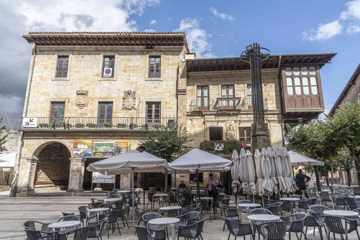 Vizcaya - Elorrio 04 - Casa Urkizu- Ayuntamiento.jpg